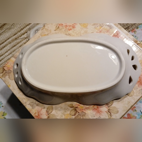 Vintage Dish With Ribbon Design - Picture 9 of 9